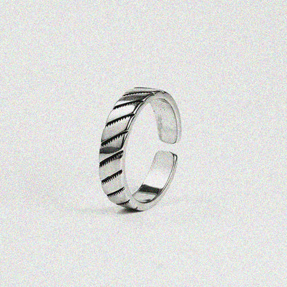 Slanted Blade Ring