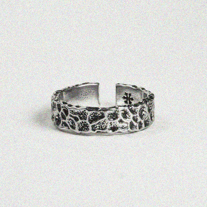 1. A silver ring featuring a delicate flower design, showcasing elegance and charm in its intricate details.

2. A beautiful silver ring adorned with a floral pattern, perfect for adding a touch of nature-inspired style.

3. A stylish silver ring with a lovely flower design, combining simplicity and beauty in one elegant piece.

