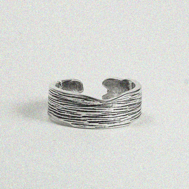 Black Motive Ring.