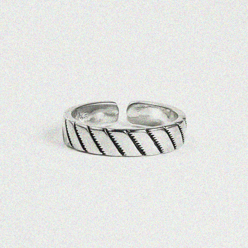 Slanted Blade Ring