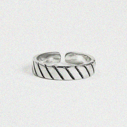Slanted Blade Ring
