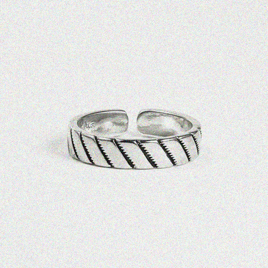 Slanted Blade Ring