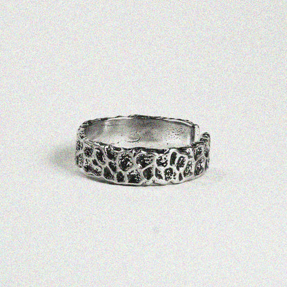 1. A silver ring featuring a delicate flower design, showcasing elegance and charm in its intricate details.

2. A beautiful silver ring adorned with a floral pattern, perfect for adding a touch of nature-inspired style.

3. A stylish silver ring with a lovely flower design, combining simplicity and beauty in one elegant piece.