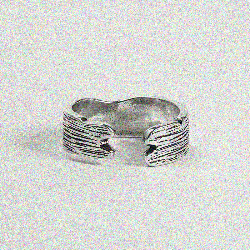 Black Motive Ring.