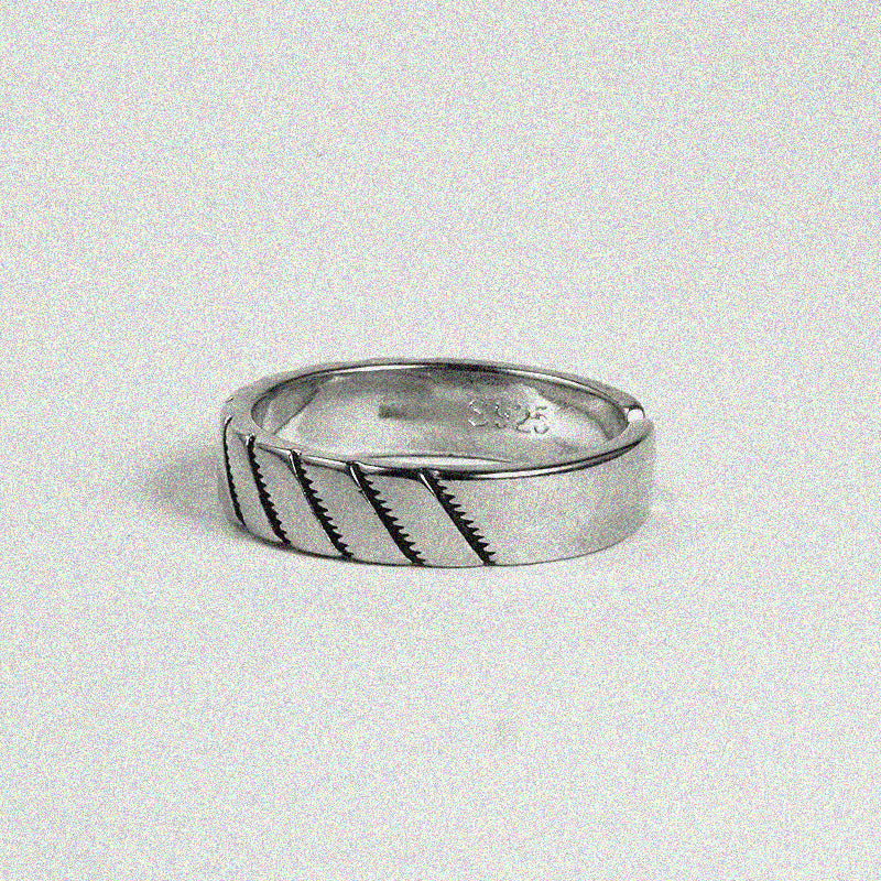 Slanted Blade Ring