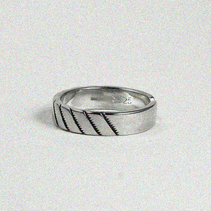 Slanted Blade Ring
