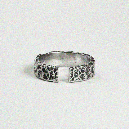 1. A silver ring featuring an intricate black and white pattern, showcasing a blend of elegance and modern design.

2. A stylish silver ring adorned with a striking black and white pattern, exemplifying contemporary craftsmanship.

3. A silver ring with a unique black and white design, highlighting a sophisticated and artistic aesthetic.