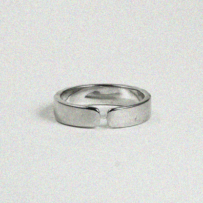 Slanted Blade Ring